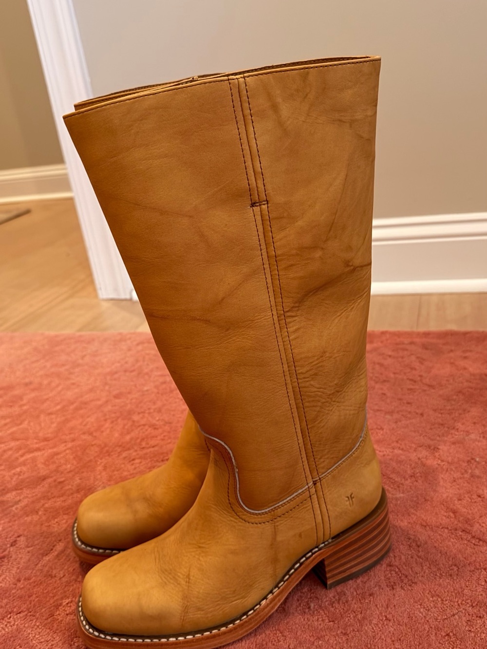 NWOT Frye Campus Boots 8.5 Women’s